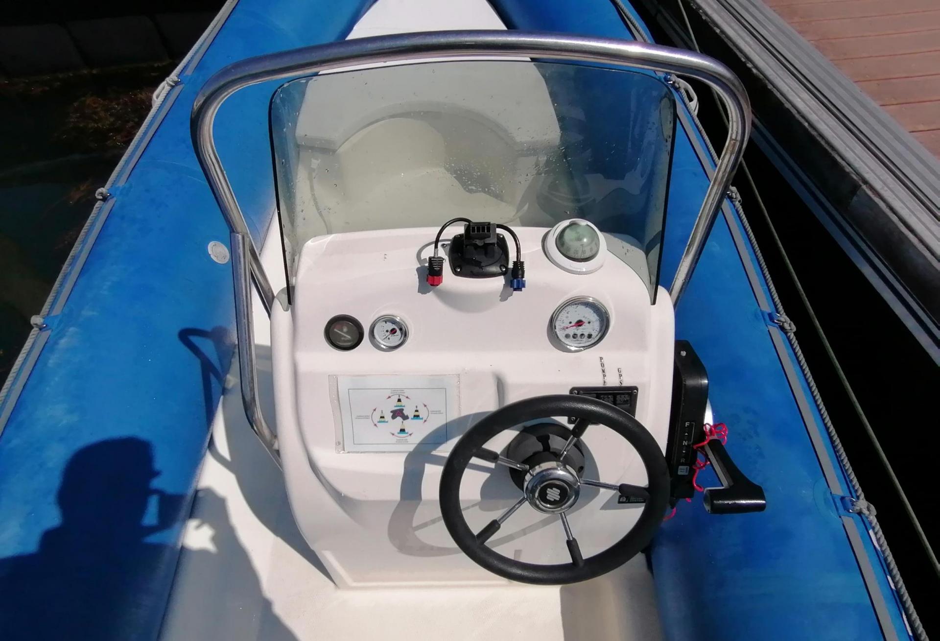 Bateau moteur ZODIAC BOMBARD EXPLORER SB 5.50 2008 exterieur 10