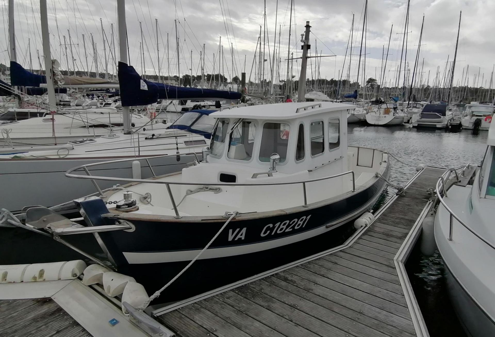 Bateau moteur RHEA 750 2004 exterieur 4