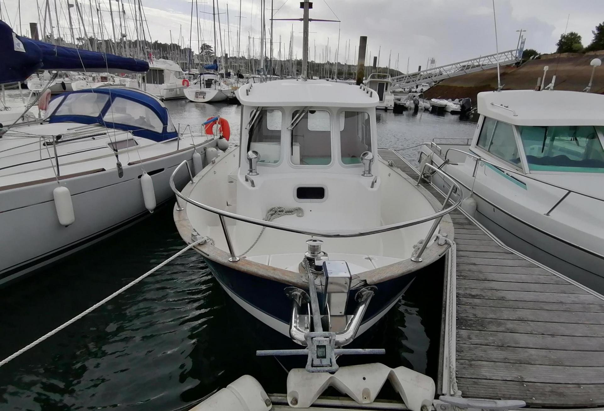 Bateau moteur RHEA 750 2004 exterieur 3