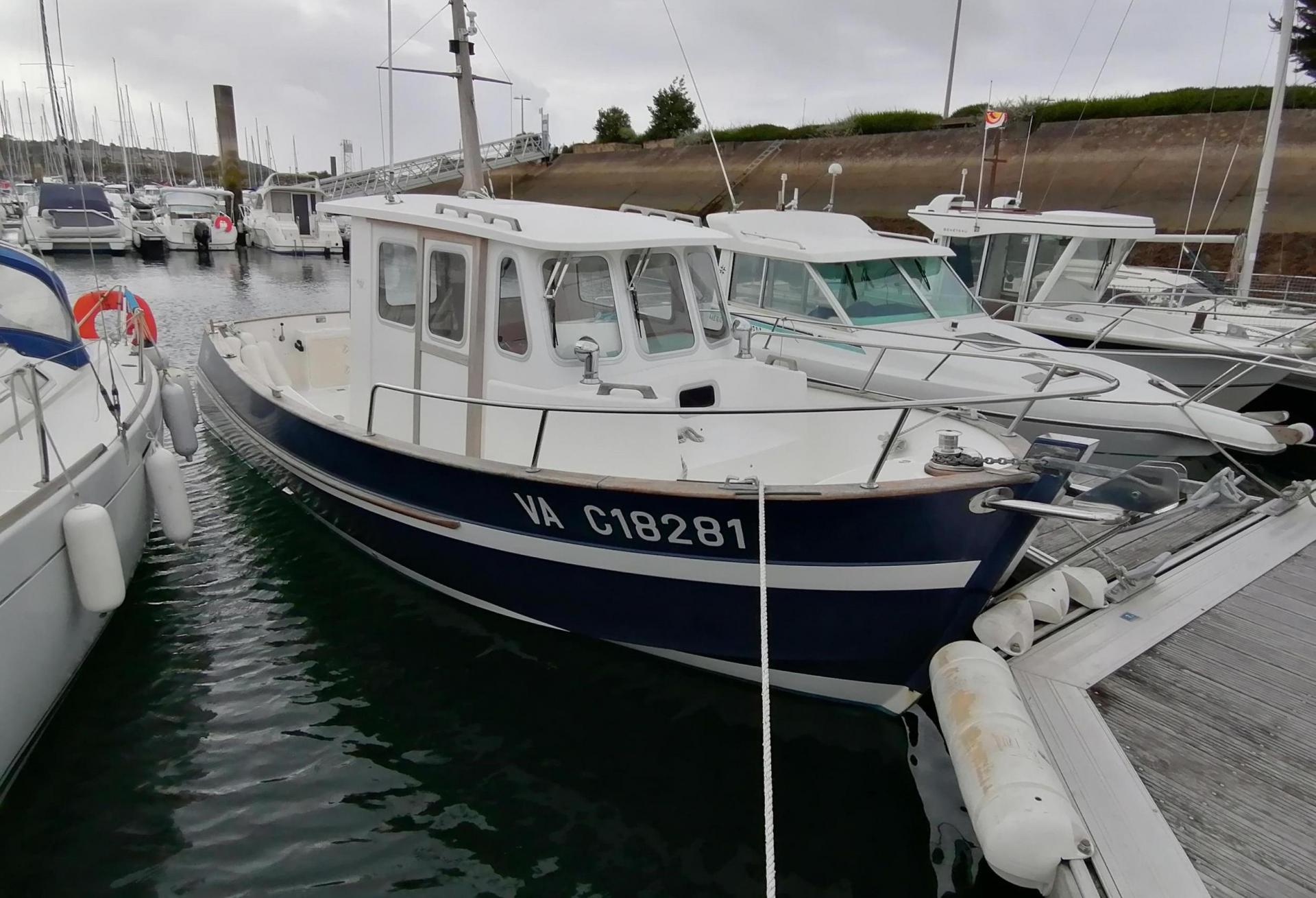 Bateau moteur RHEA 750 2004 exterieur 2
