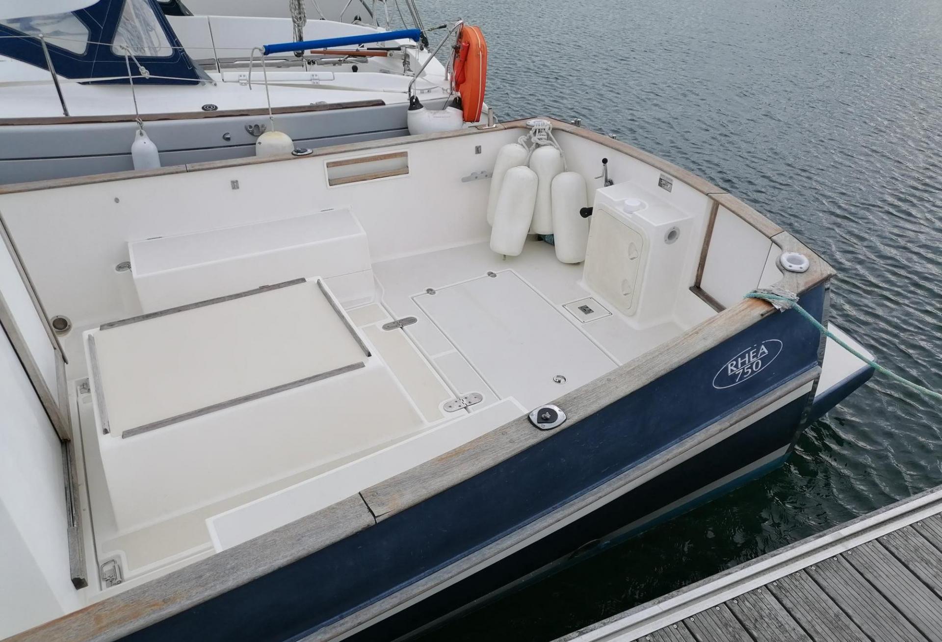 Bateau moteur RHEA 750 2004 exterieur 9