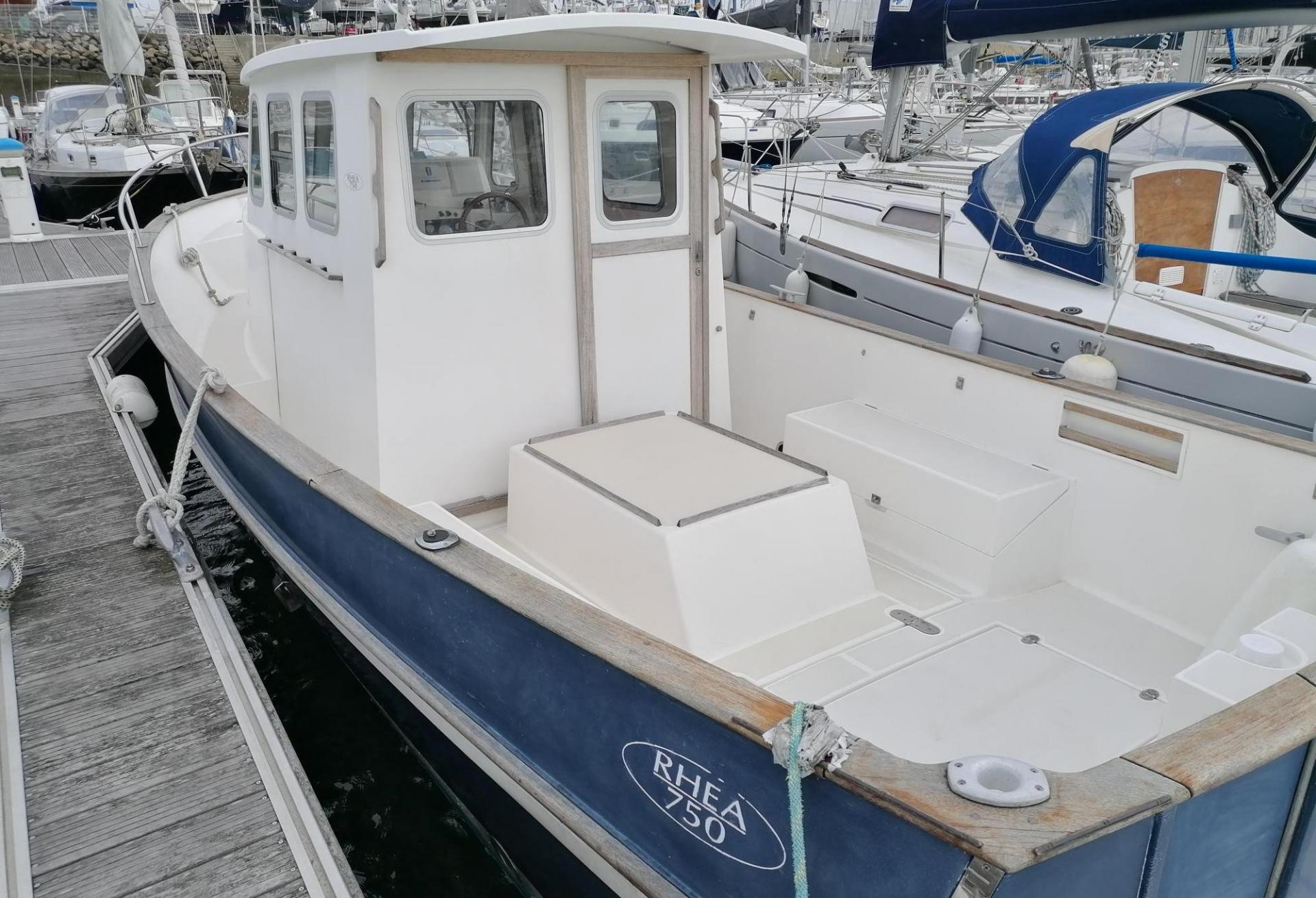 Bateau moteur RHEA 750 2004 exterieur 10