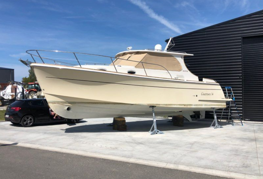 Bateau moteur ARVOR GUERNESEY 34 2010 exterieur 1