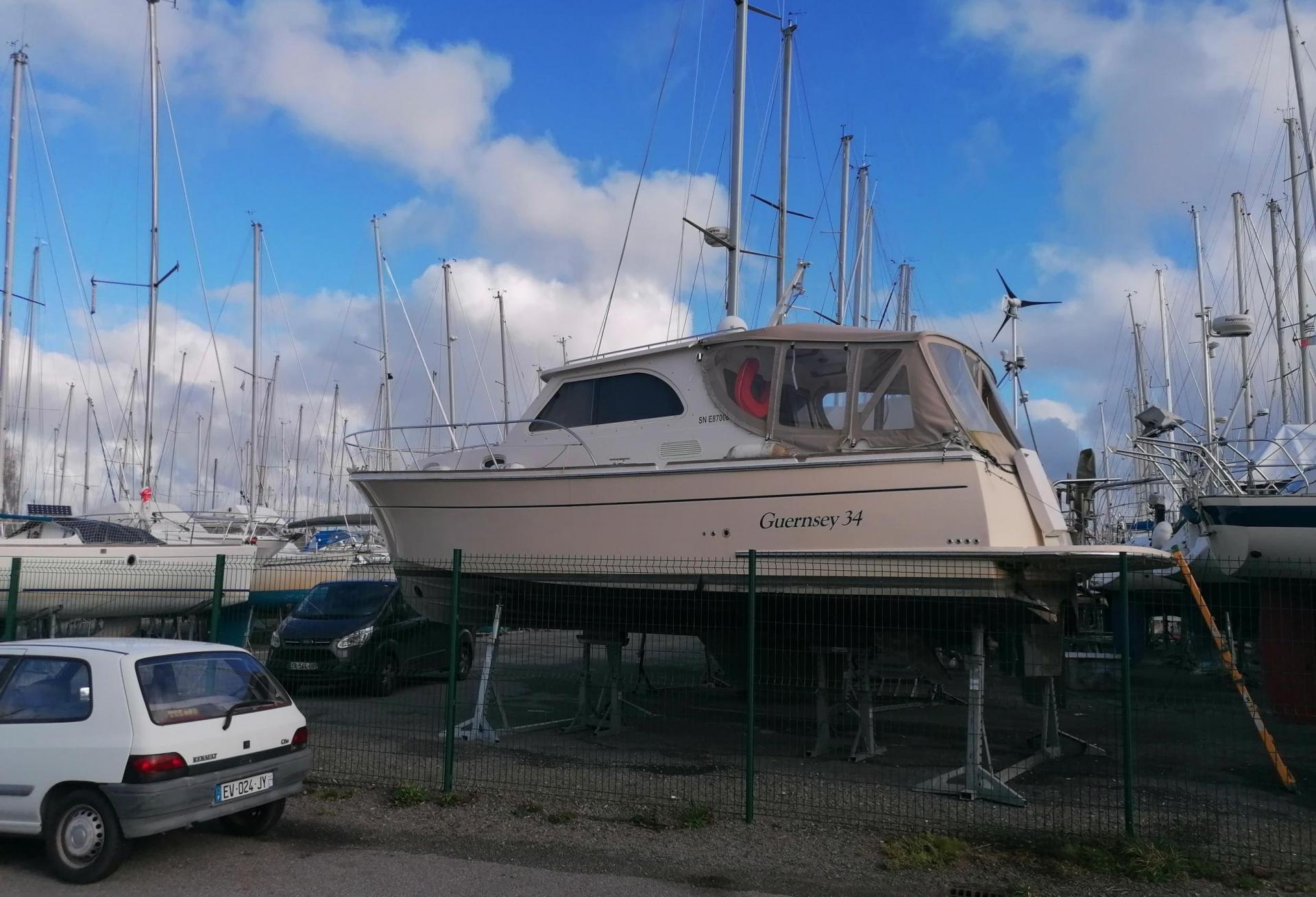 Bateau moteur ARVOR GUERNESEY 34 2010 exterieur 4