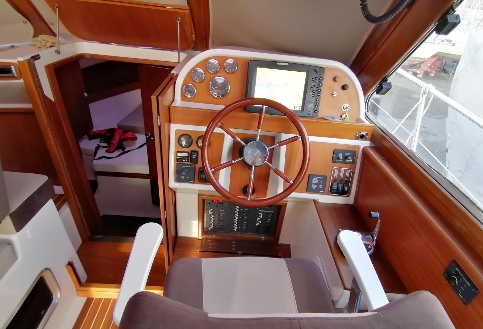 Bateau moteur ARVOR GUERNESEY 34 2010 interieur 5