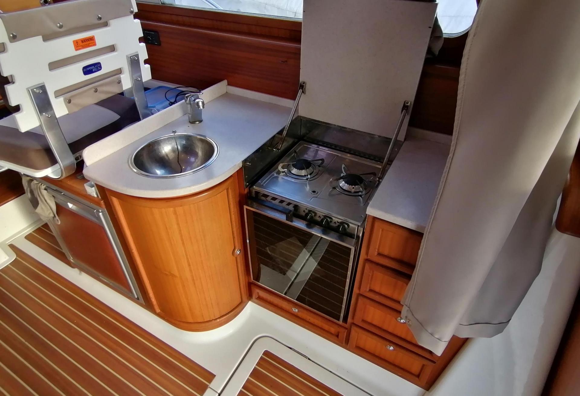 Bateau moteur ARVOR GUERNESEY 34 2010 interieur 12