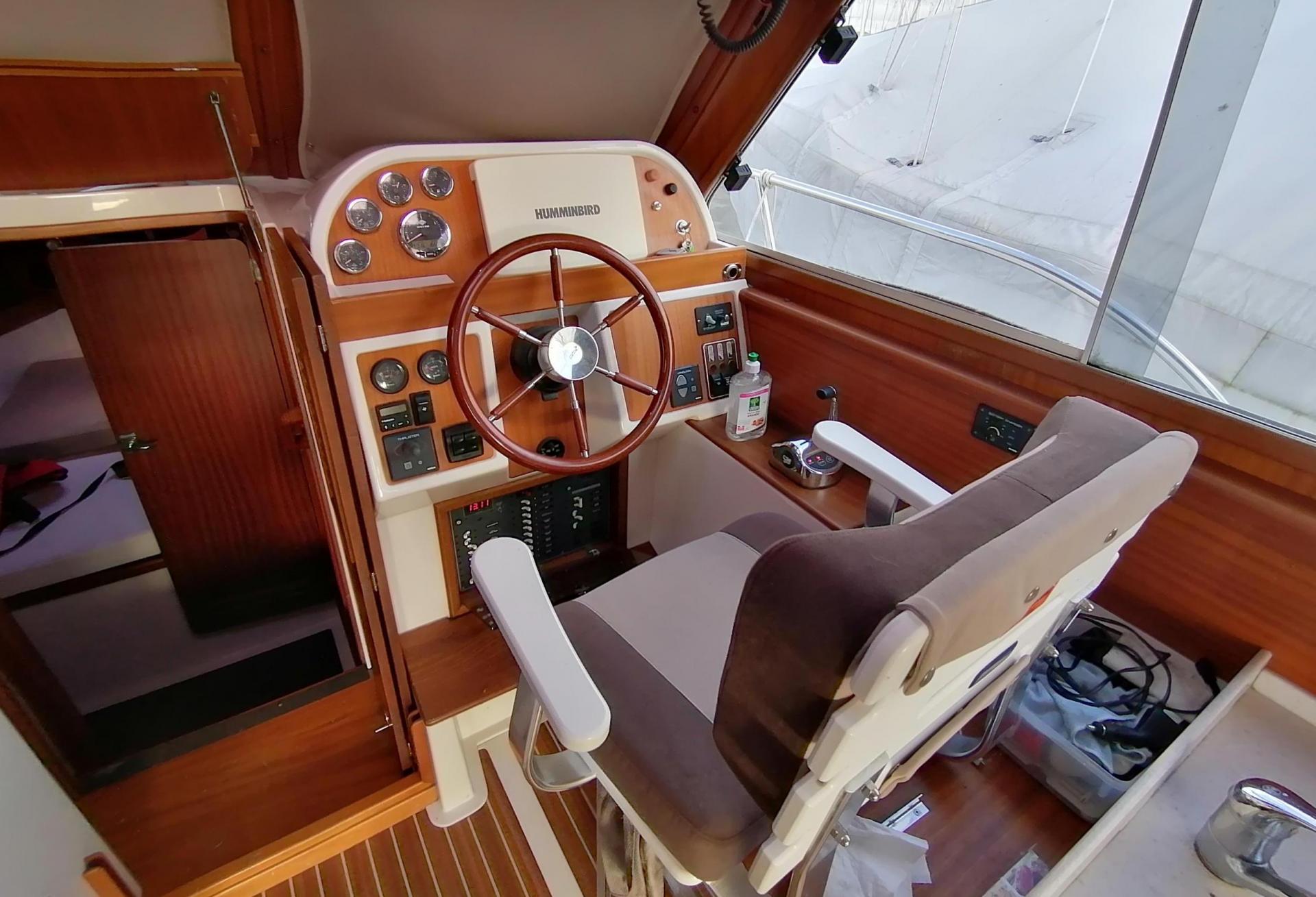 Bateau moteur ARVOR GUERNESEY 34 2010 interieur 11