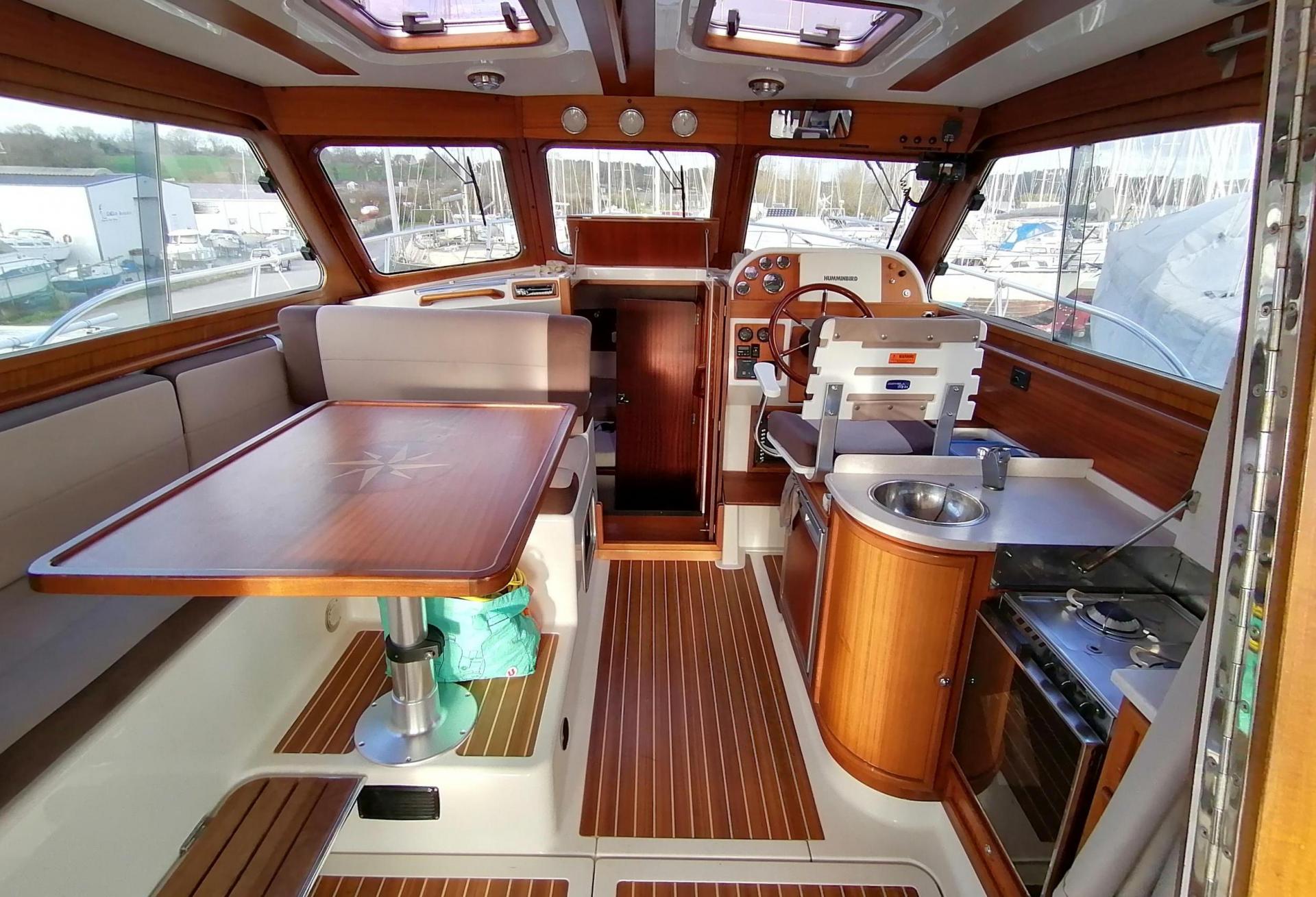 Bateau moteur ARVOR GUERNESEY 34 2010 interieur 2