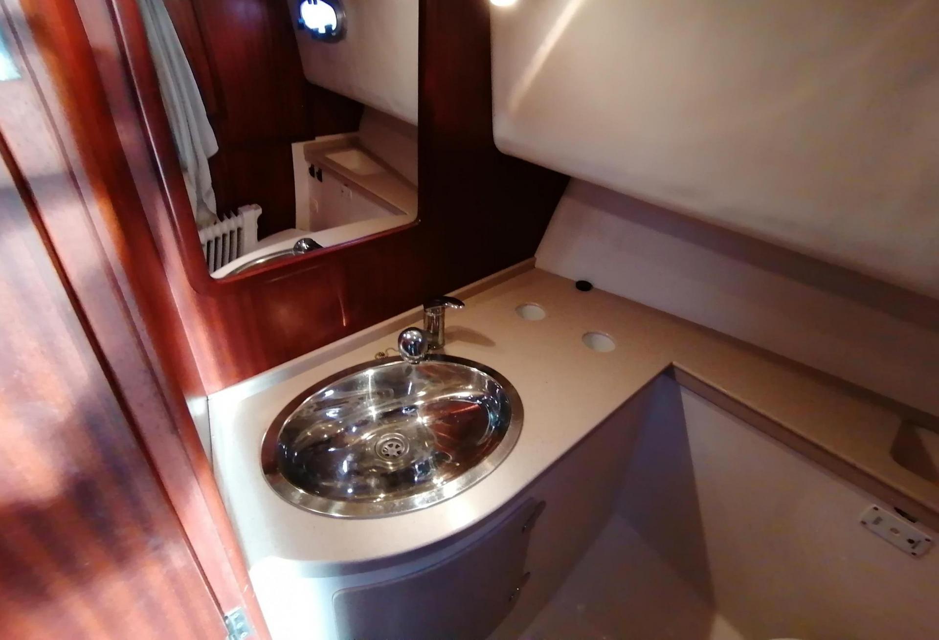 Bateau moteur ARVOR GUERNESEY 34 2010 interieur 21