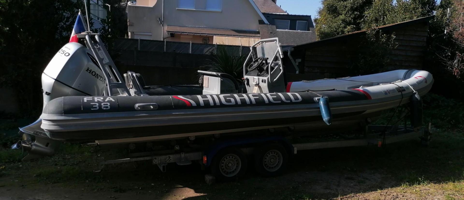 Bateau moteur HIGHFIELD 760 PATROL VENDEE GLOBE 2016 3