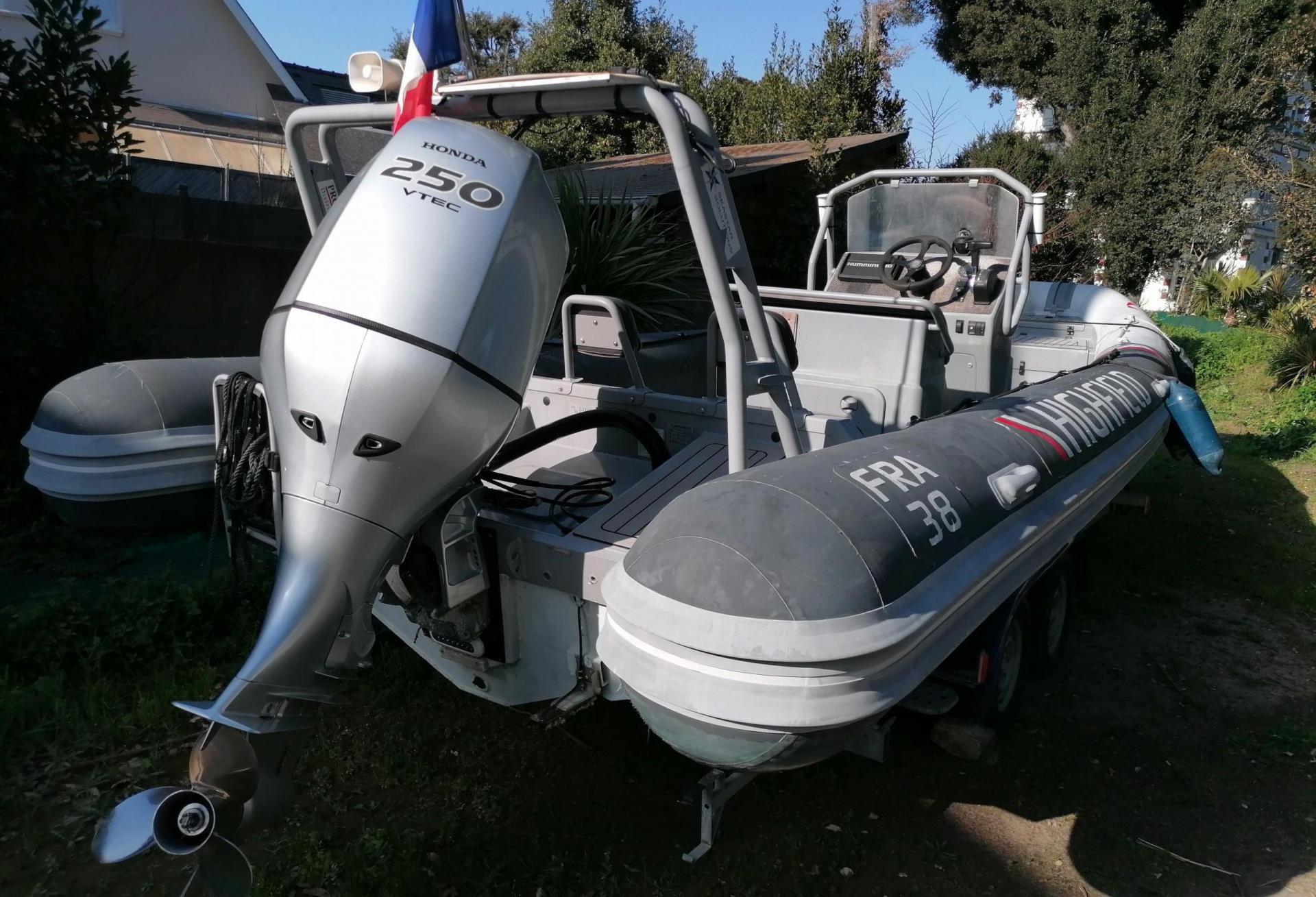 Bateau moteur HIGHFIELD 760 PATROL VENDEE GLOBE 2016 exterieur 3