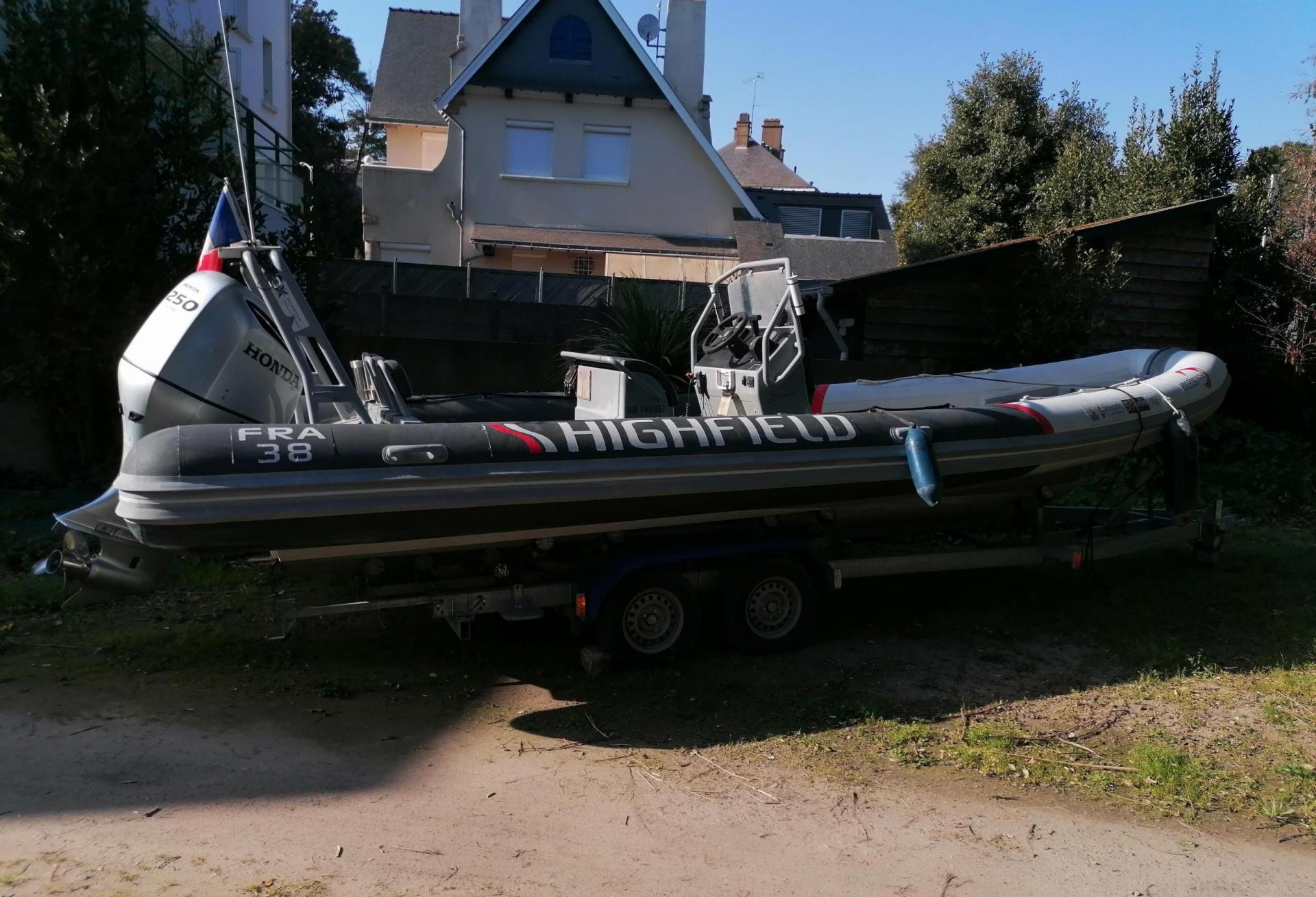 Bateau moteur HIGHFIELD 760 PATROL VENDEE GLOBE 2016 exterieur 2