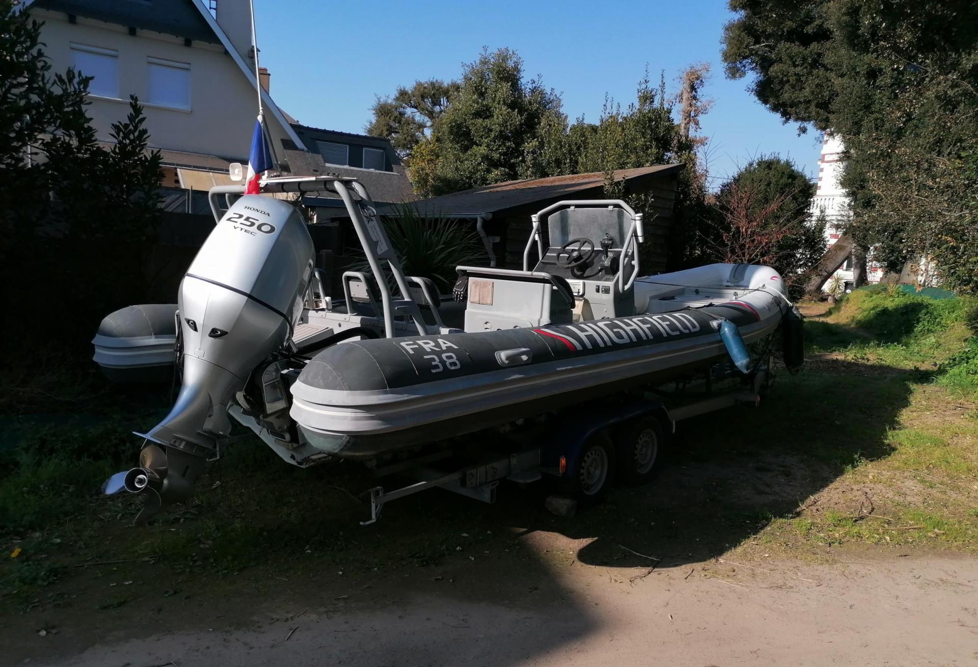 Bateau moteur HIGHFIELD 760 PATROL VENDEE GLOBE 2016 exterieur 1