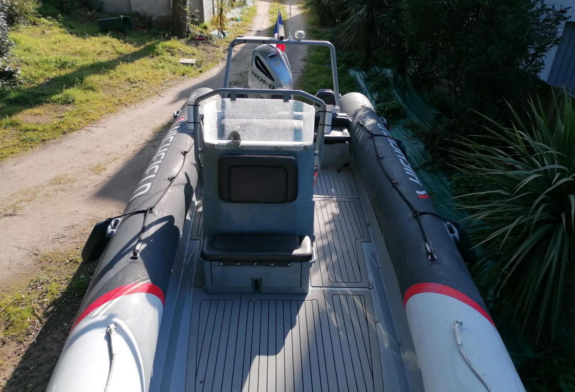 Bateau moteur HIGHFIELD 760 PATROL VENDEE GLOBE 2016 exterieur 8