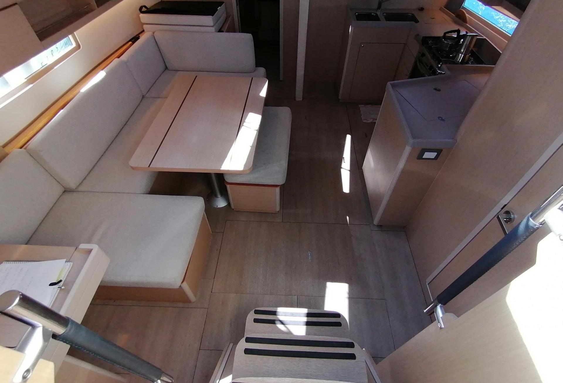 Voilier BENETEAU OCEANIS 40.1 2021 interieur 1