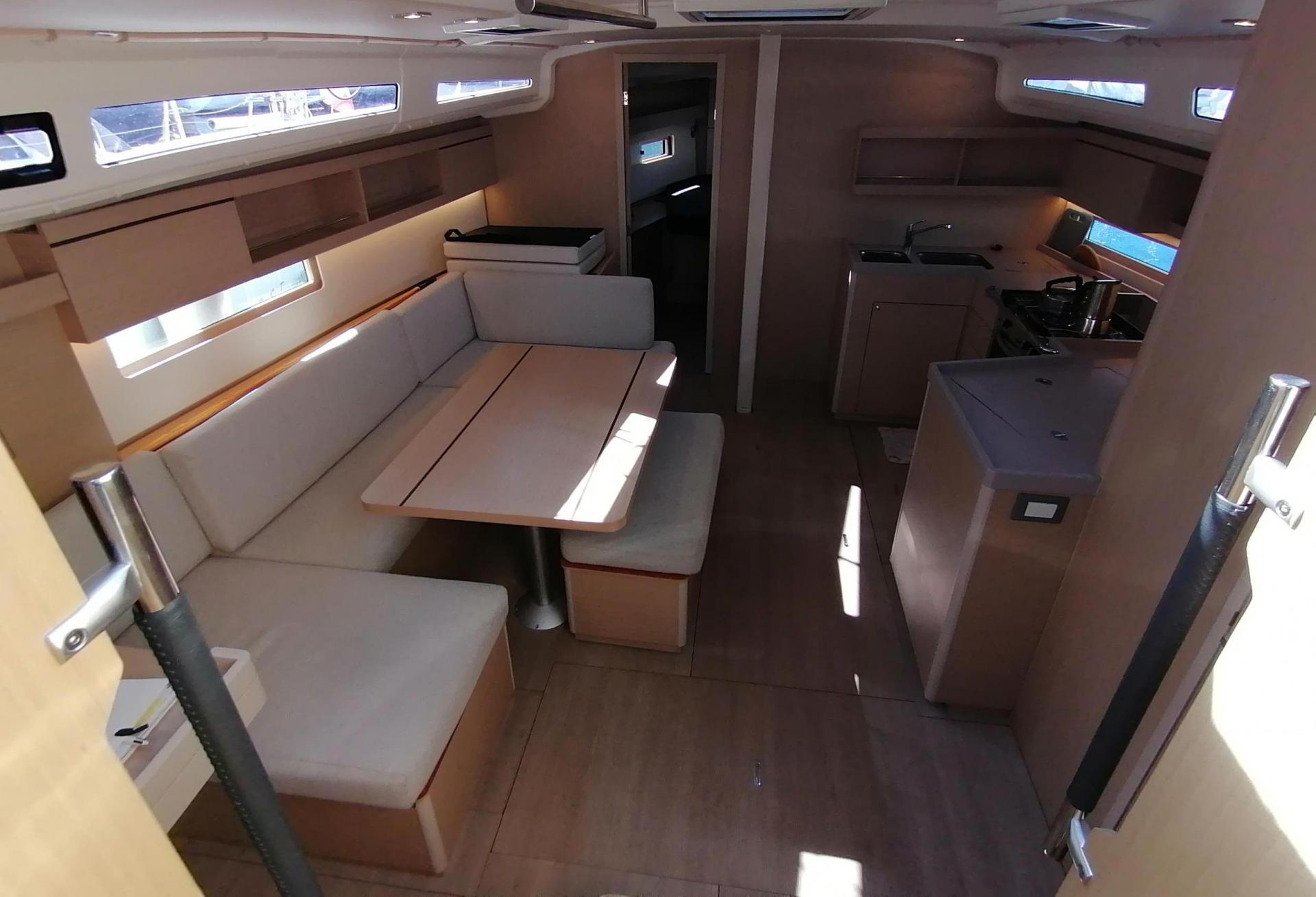 Voilier BENETEAU OCEANIS 40.1 2021 interieur 2