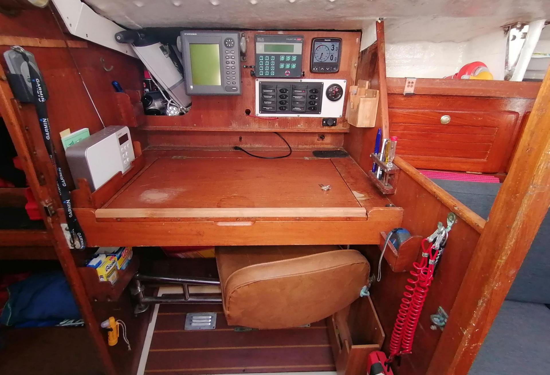 Voilier Westerly Tempest 31 - Biquille 1993 interieur 3