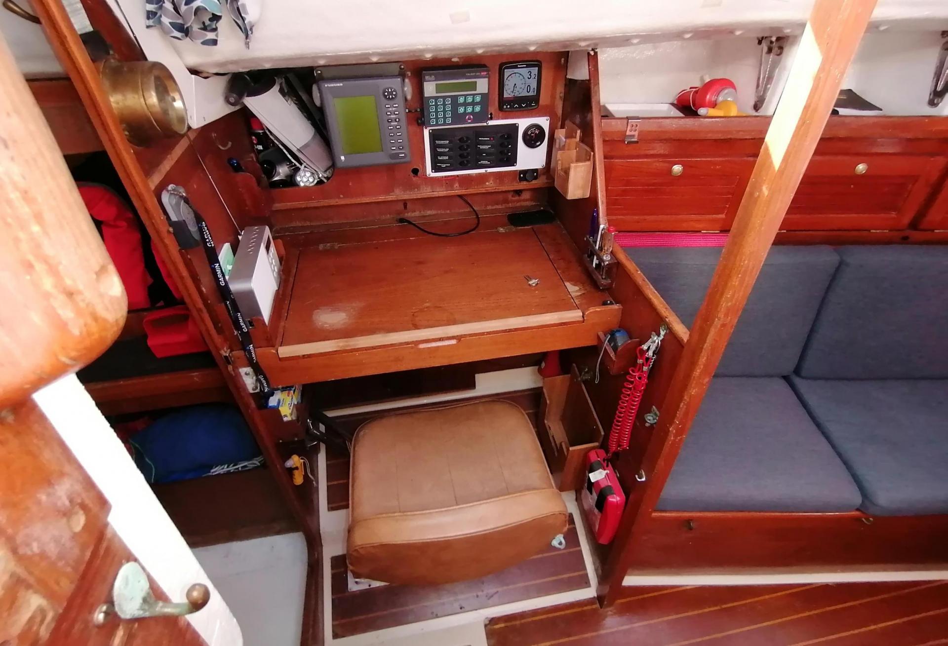 Voilier Westerly Tempest 31 - Biquille 1993 interieur 6