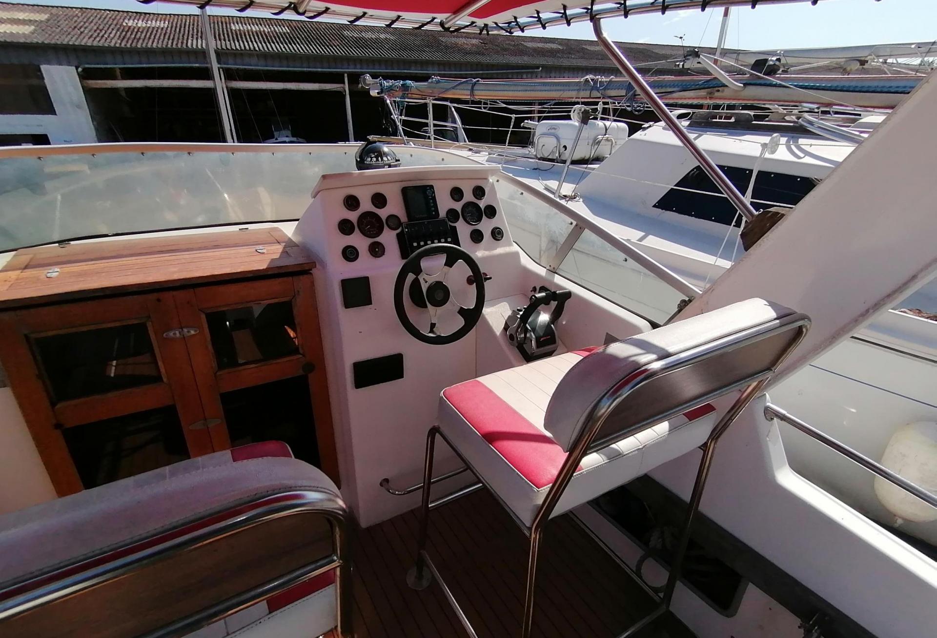 Bateau moteur Rocca Energy  1990 exterieur 9