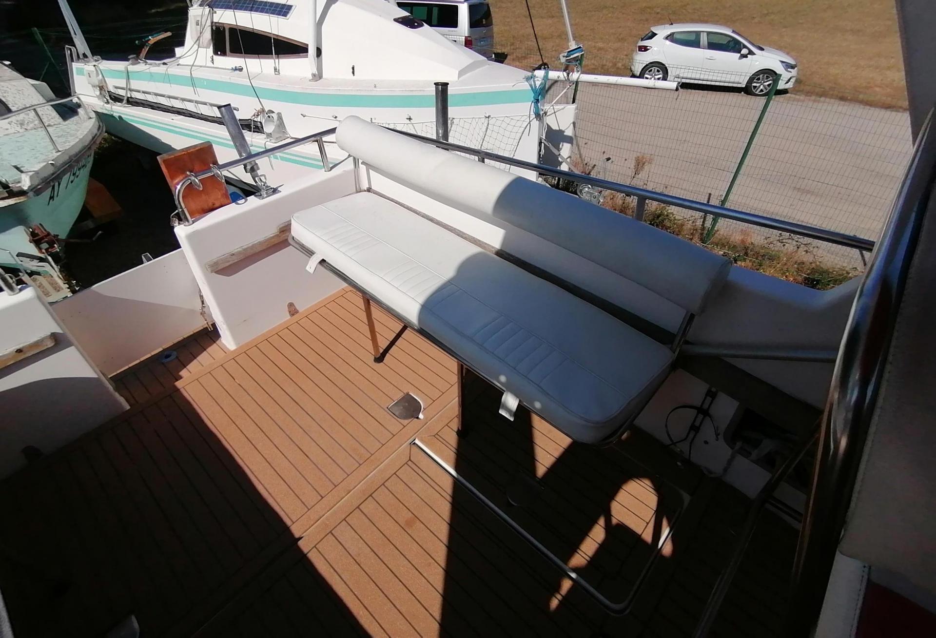 Bateau moteur Rocca Energy  1990 exterieur 19