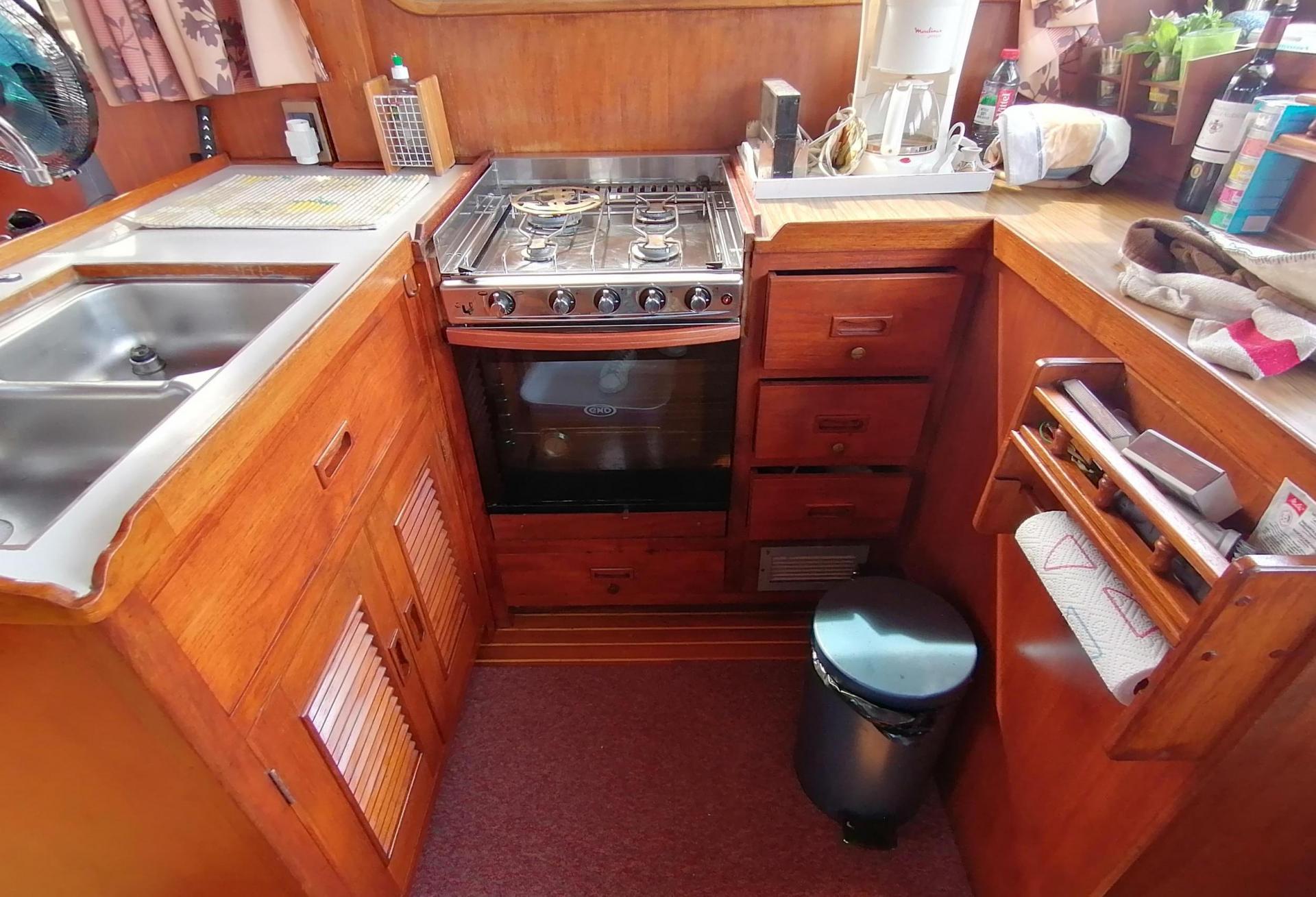 Bateau moteur TRAWLER EUROBANKER 414 1981 interieur 7