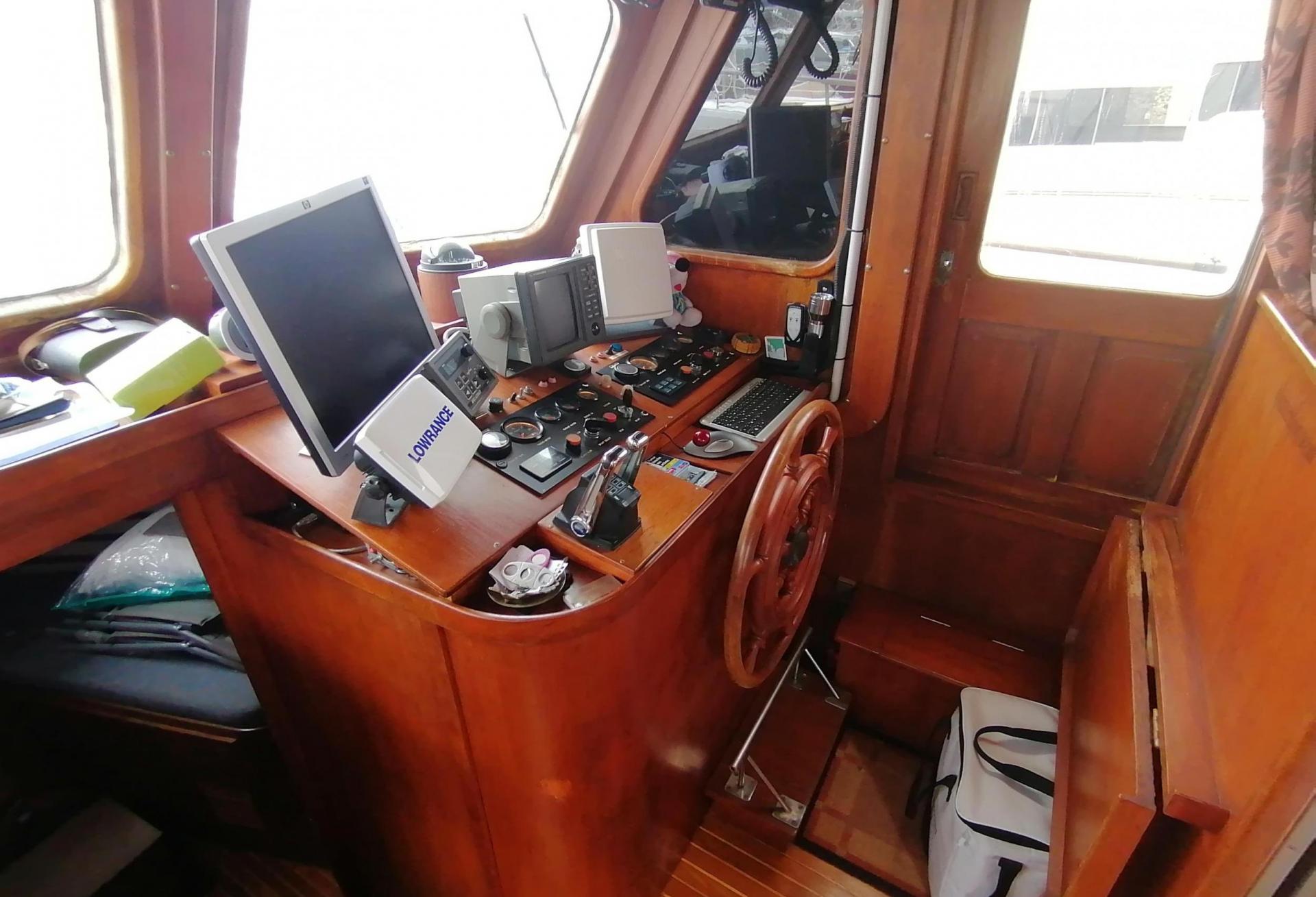 Bateau moteur TRAWLER EUROBANKER 414 1981 interieur 11