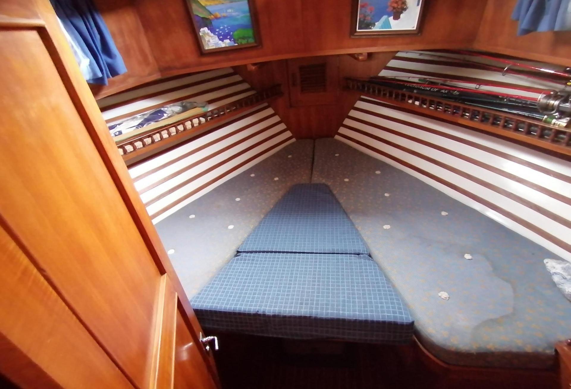 Bateau moteur TRAWLER EUROBANKER 414 1981 interieur 19