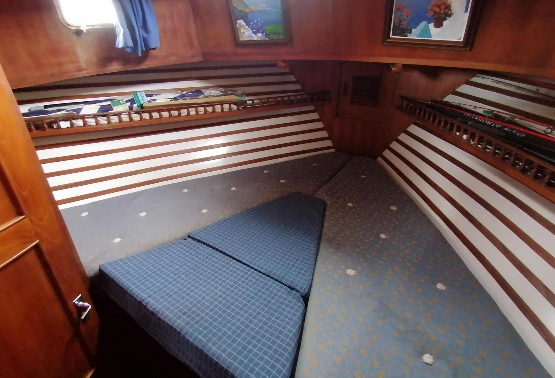 Bateau moteur TRAWLER EUROBANKER 414 1981 interieur 20