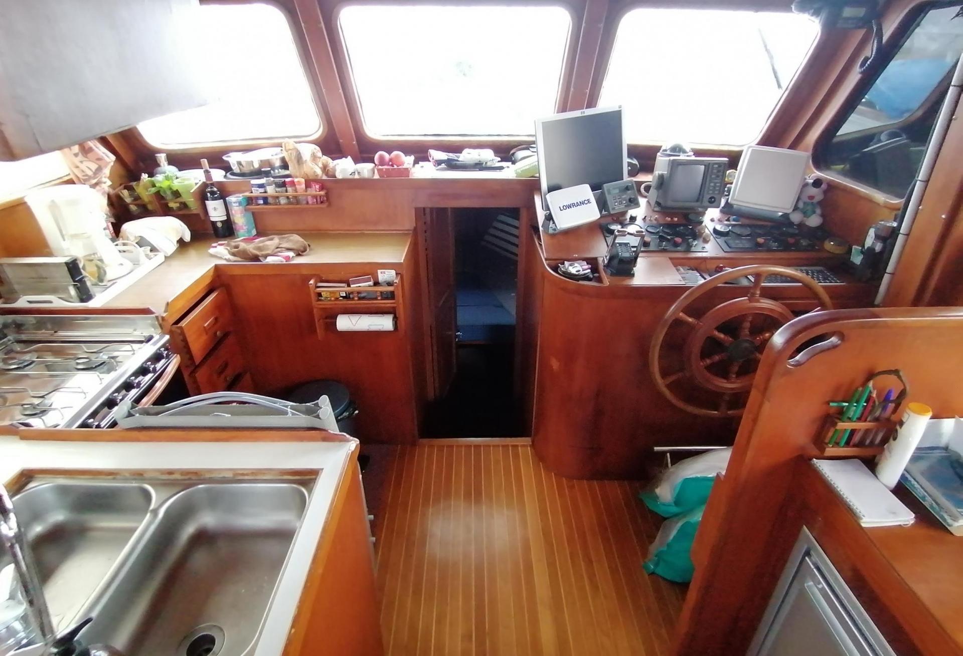 Bateau moteur TRAWLER EUROBANKER 414 1981 interieur 24