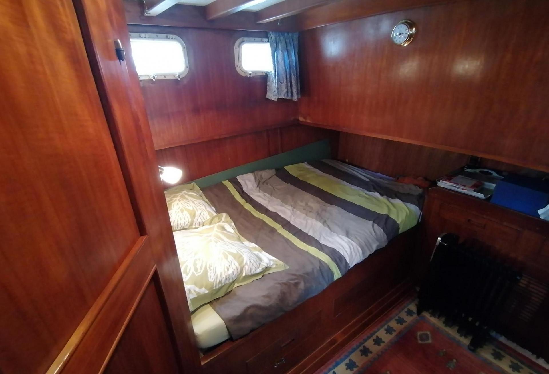 Bateau moteur TRAWLER EUROBANKER 414 1981 interieur 27