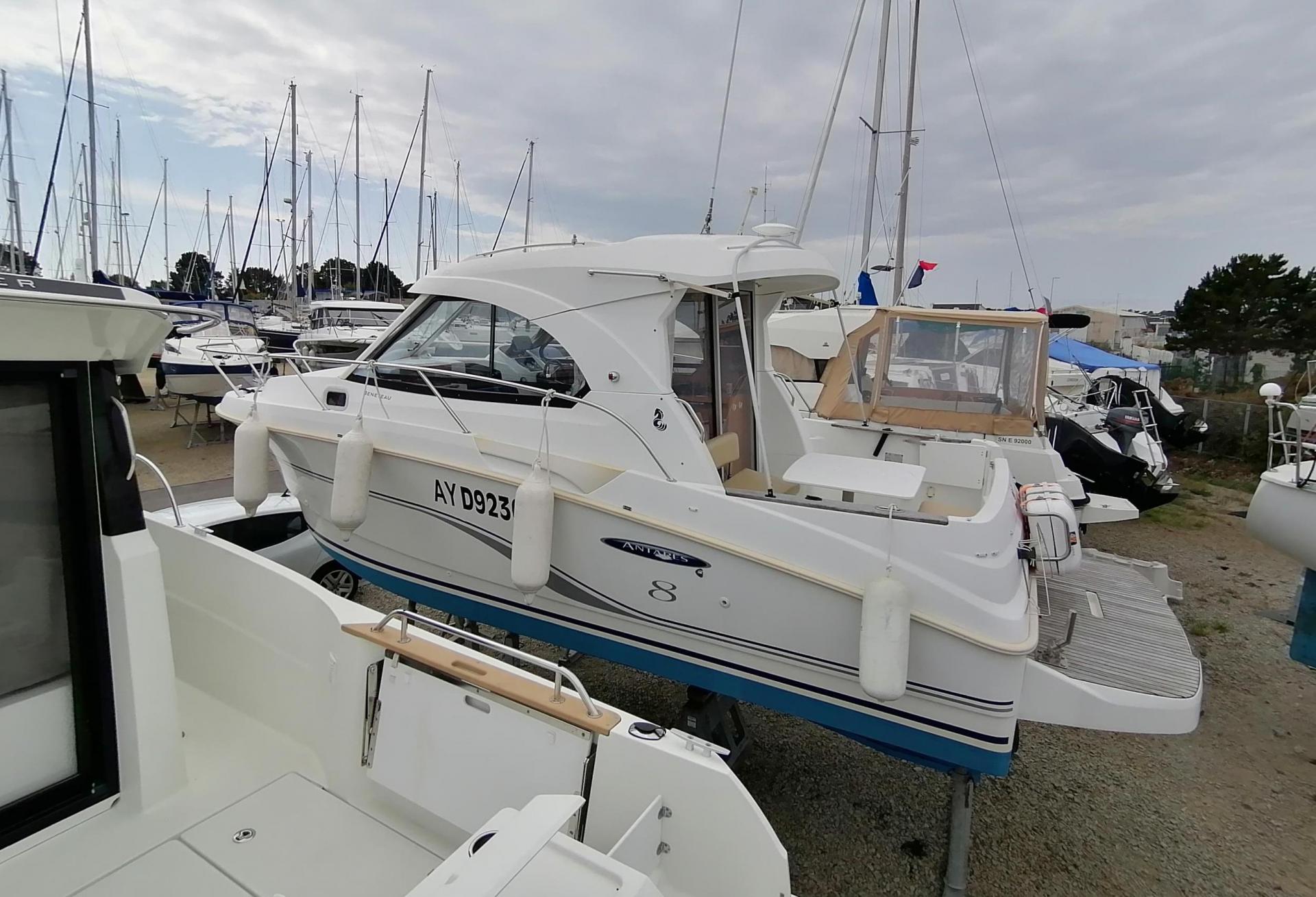 Bateau moteur Beneteau - Antares 8 IB 2009 exterieur 4