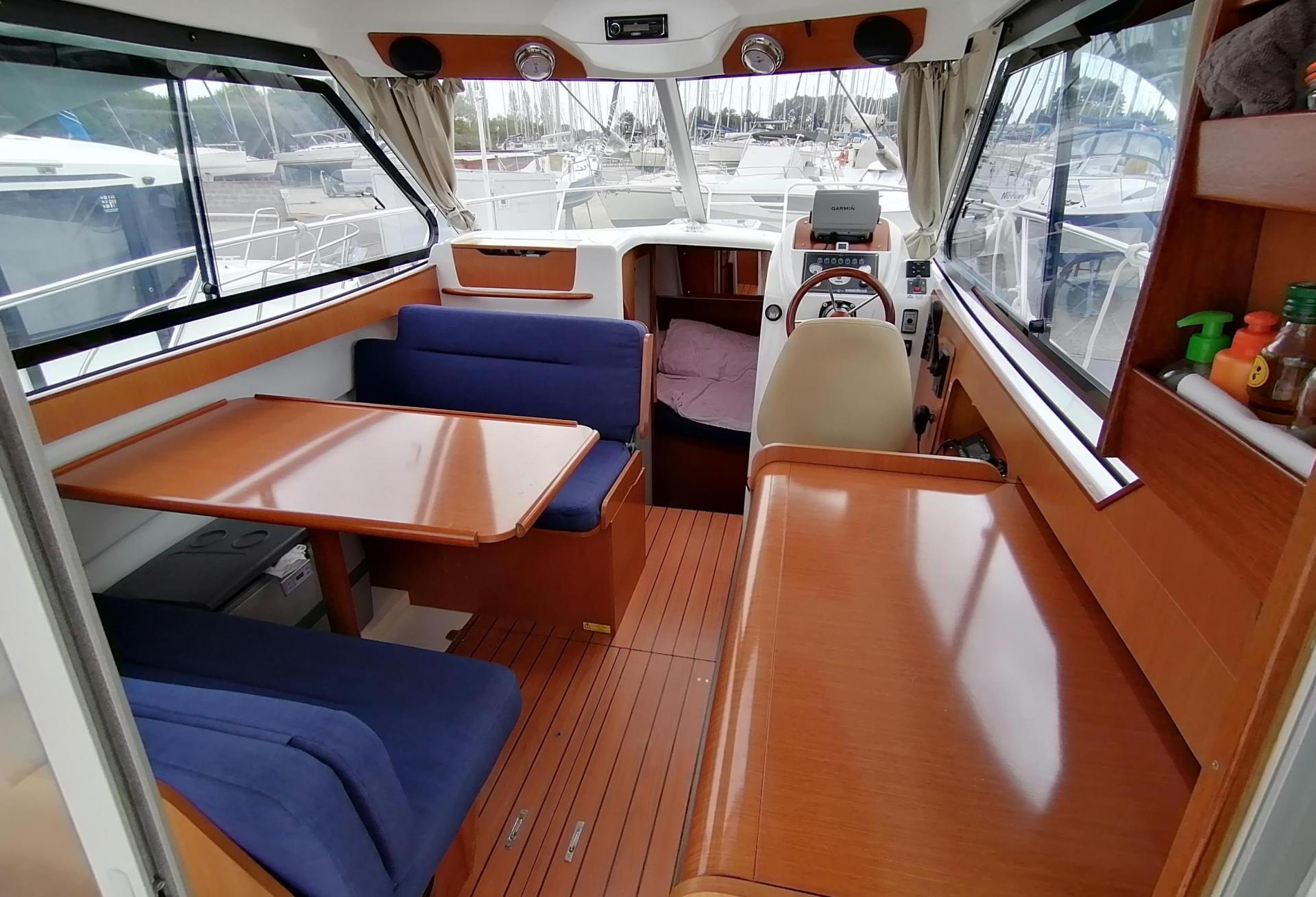 Bateau moteur Beneteau - Antares 8 IB 2009 interieur 1