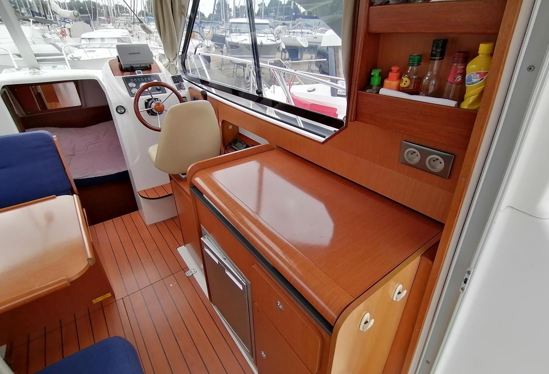 Bateau moteur Beneteau - Antares 8 IB 2009 interieur 3