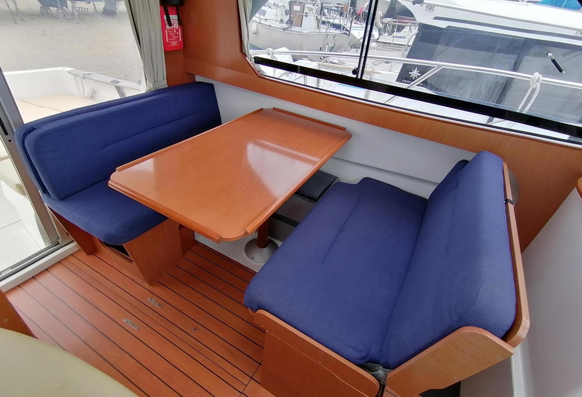 Bateau moteur Beneteau - Antares 8 IB 2009 interieur 6