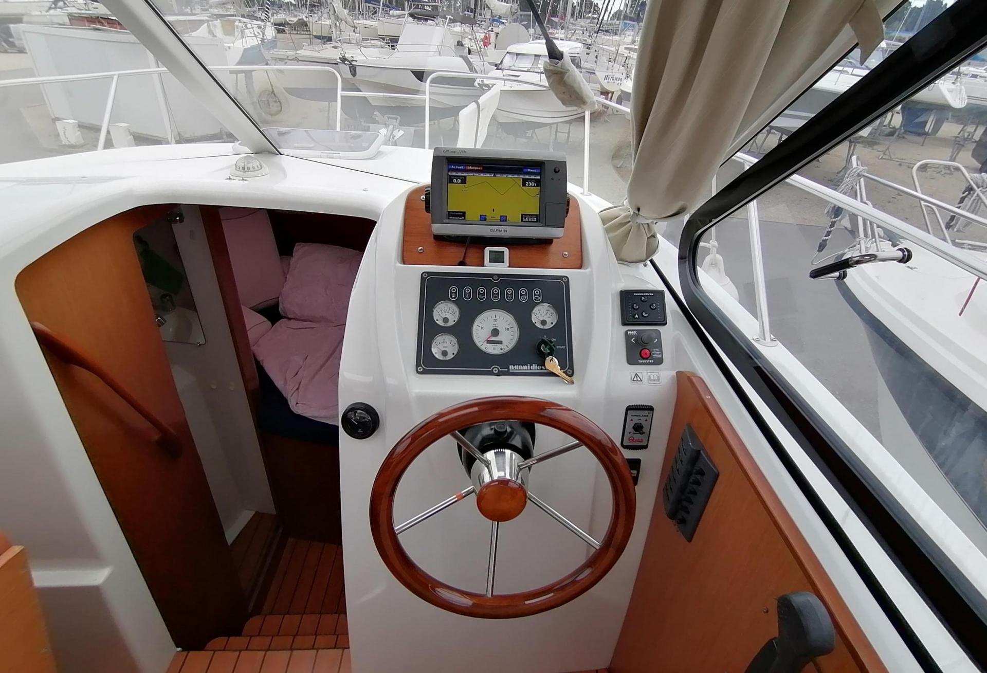 Bateau moteur Beneteau - Antares 8 IB 2009 interieur 8