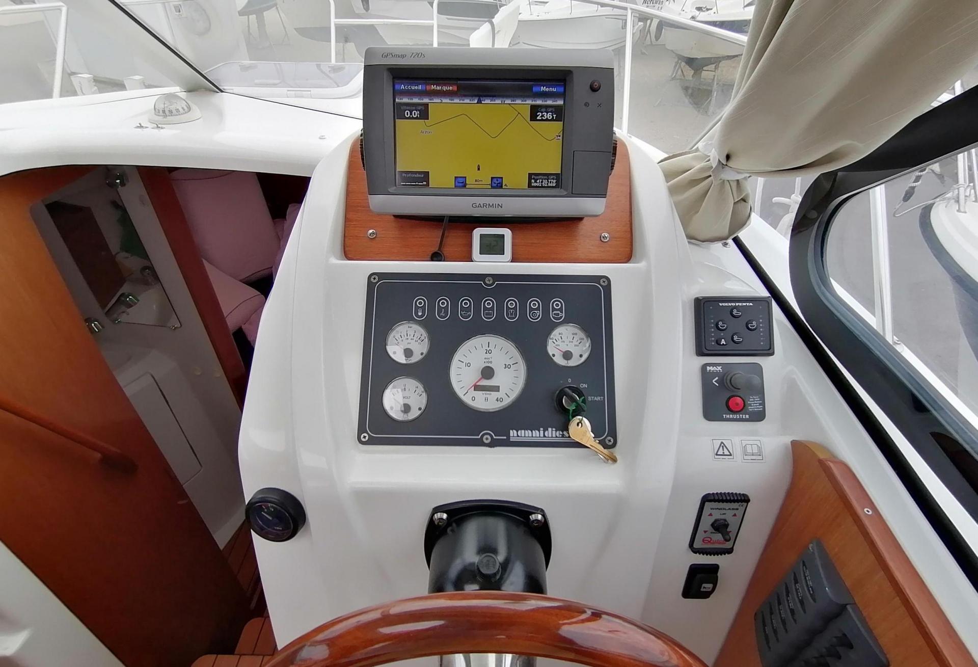 Bateau moteur Beneteau - Antares 8 IB 2009 interieur 9