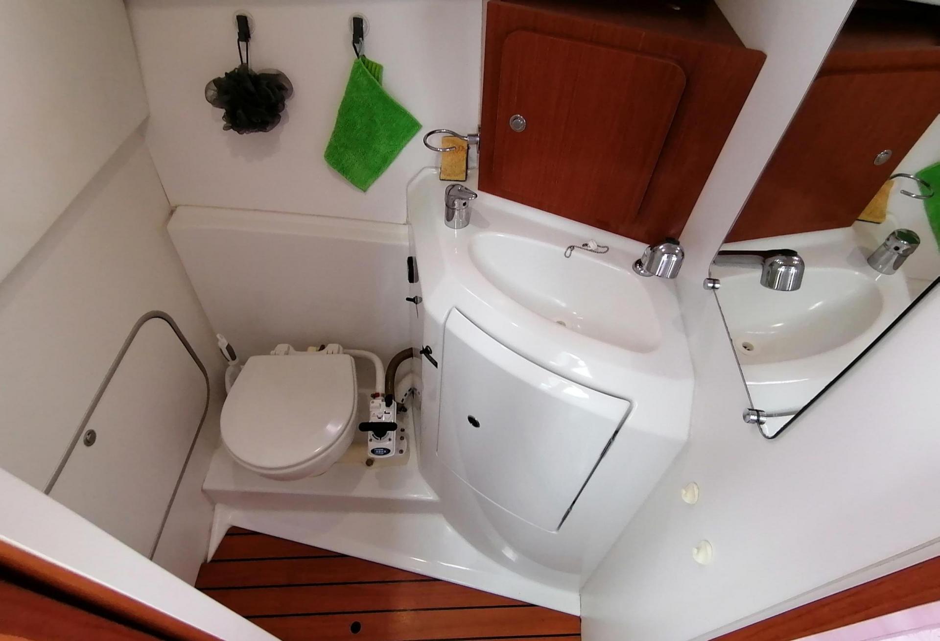 Bateau moteur Beneteau - Antares 8 IB 2009 interieur 11