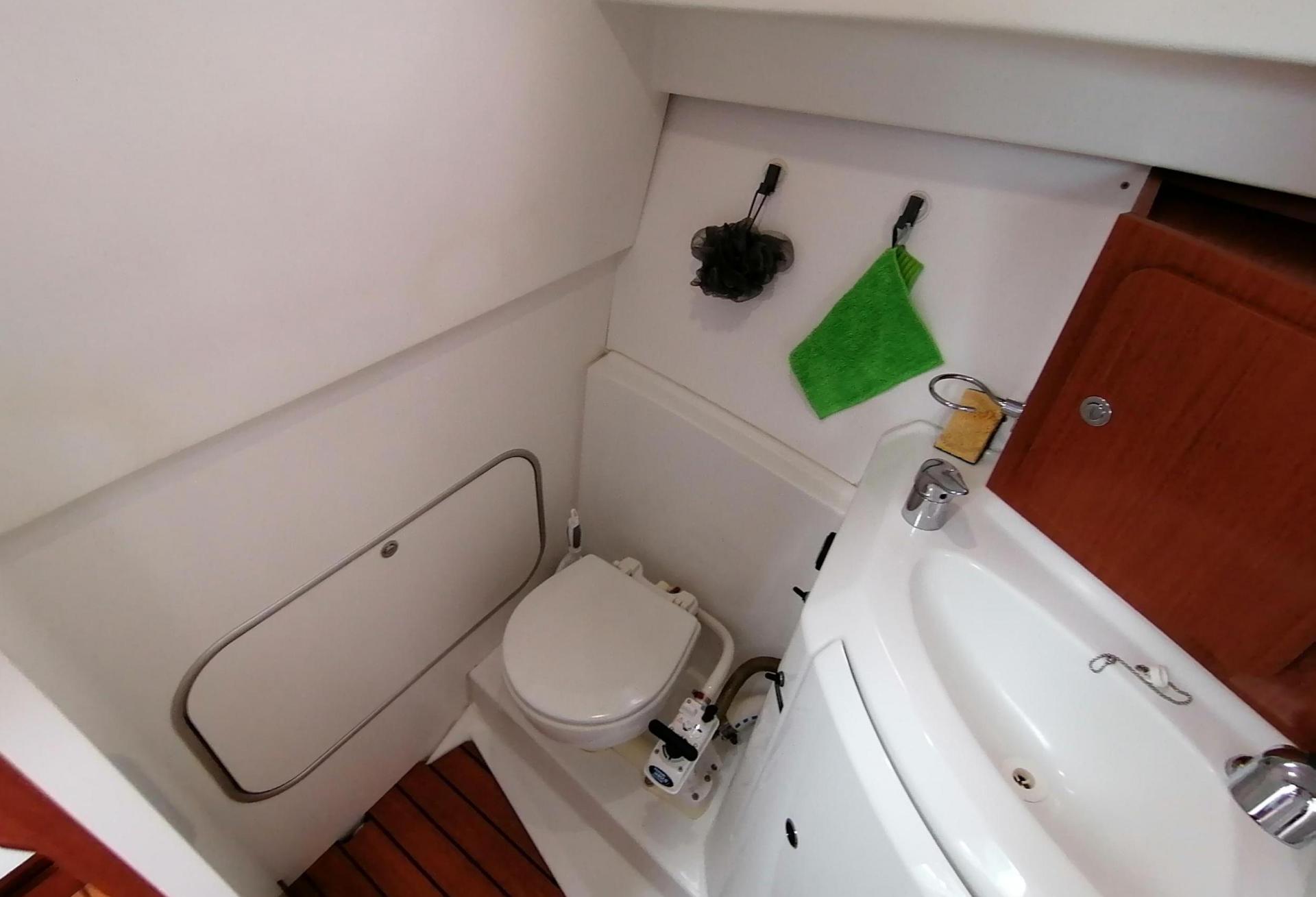 Bateau moteur Beneteau - Antares 8 IB 2009 interieur 12