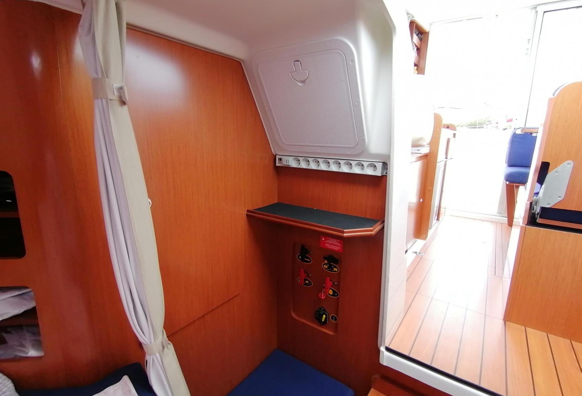 Bateau moteur Beneteau - Antares 8 IB 2009 interieur 13