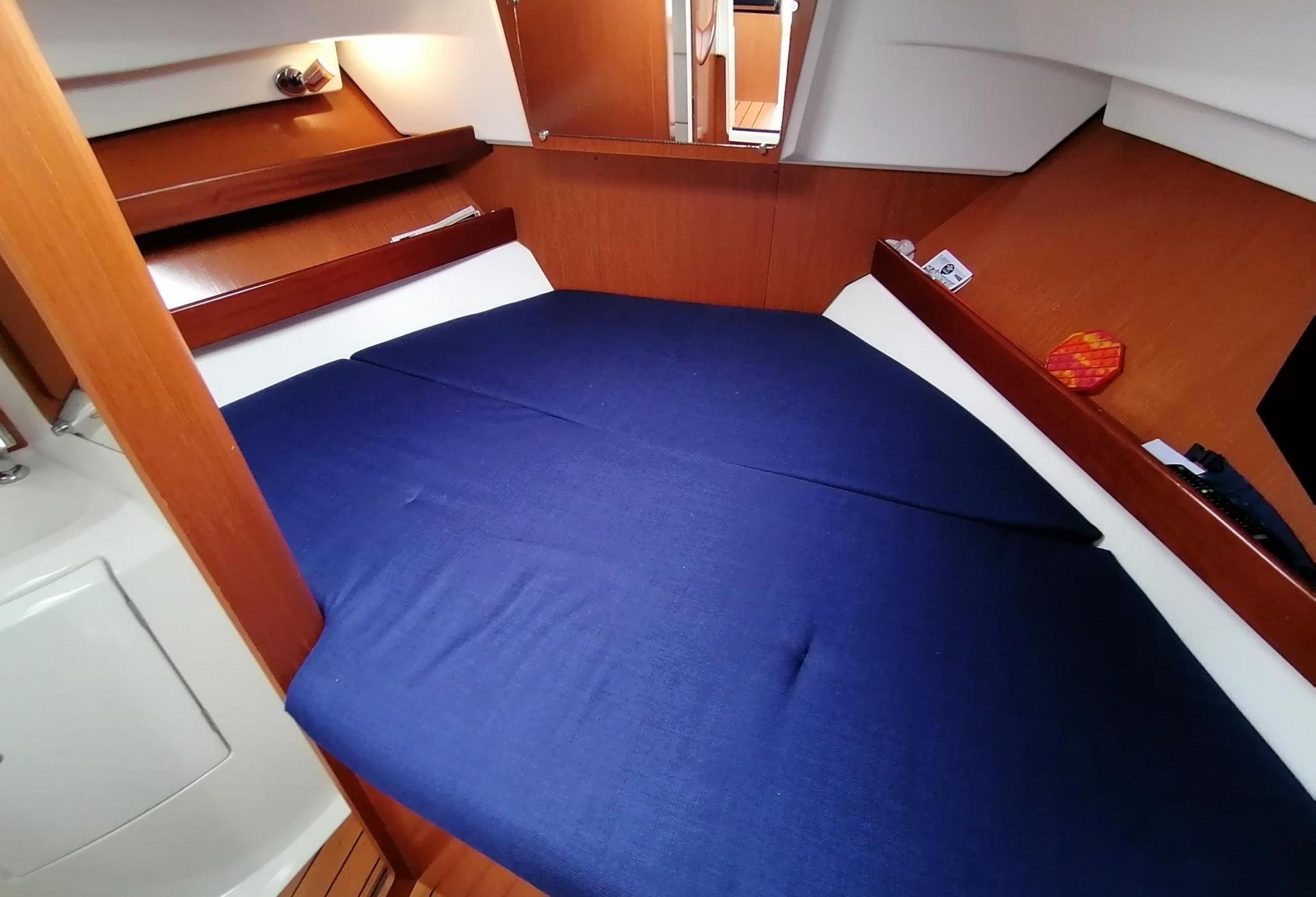 Bateau moteur Beneteau - Antares 8 IB 2009 interieur 16