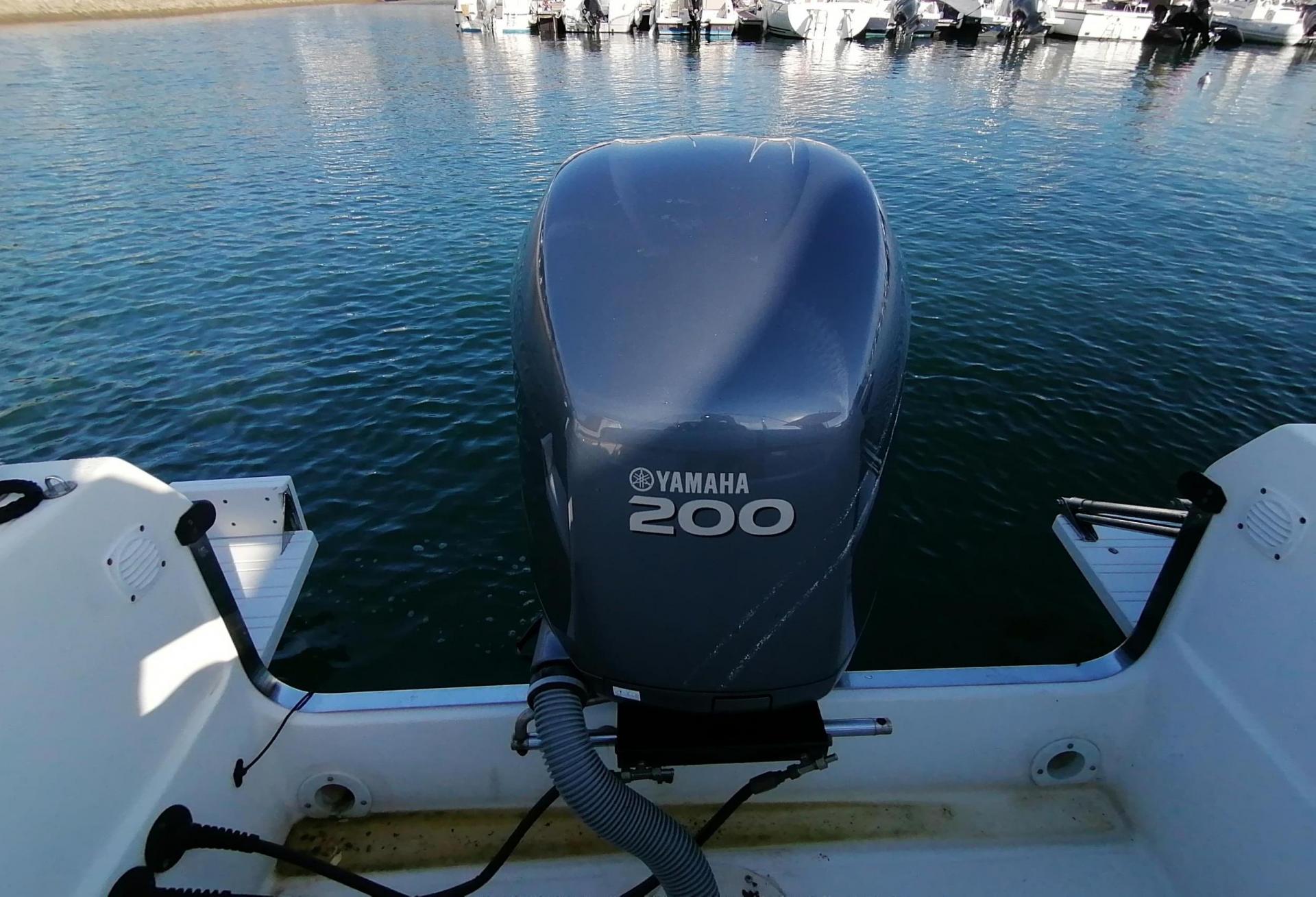 Bateau moteur WHITE SHARK 236 2004 exterieur 27