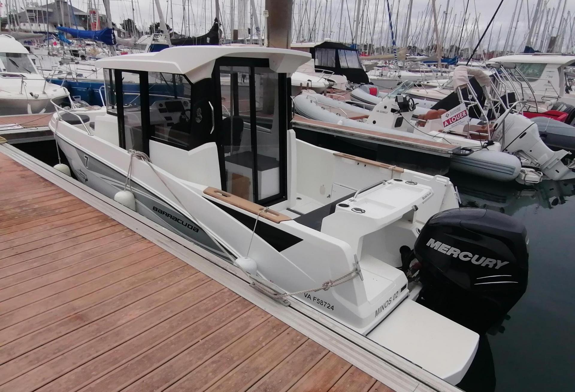 Bateau moteur BARRACUDA 7 2017 exterieur 2