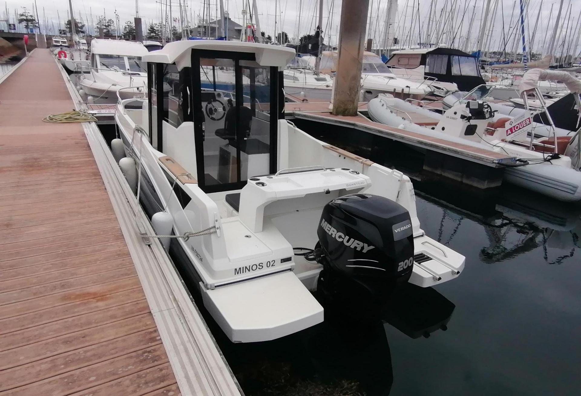 Bateau moteur BARRACUDA 7 2017 exterieur 3