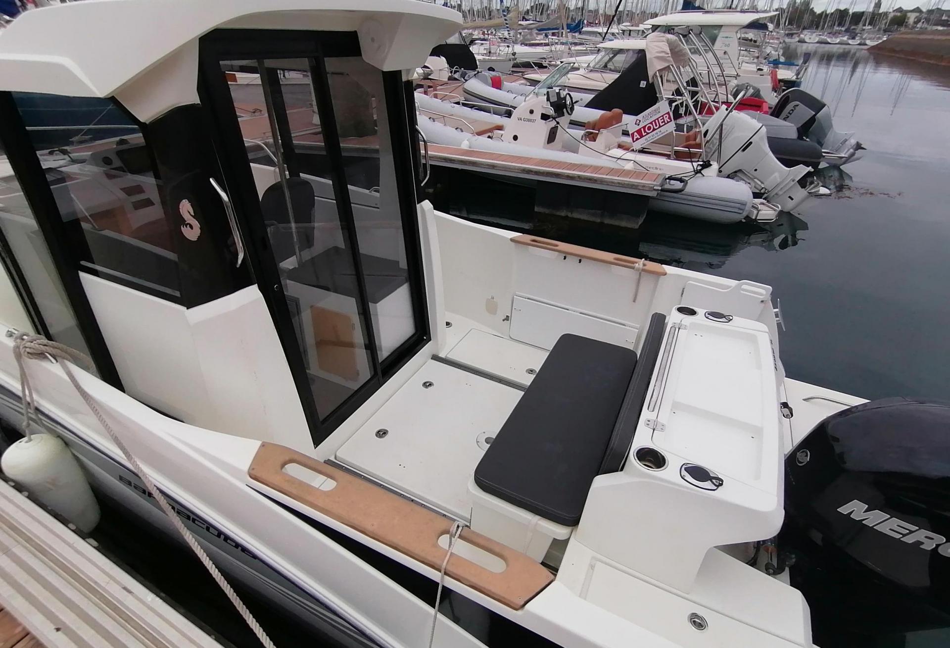 Bateau moteur BARRACUDA 7 2017 exterieur 5