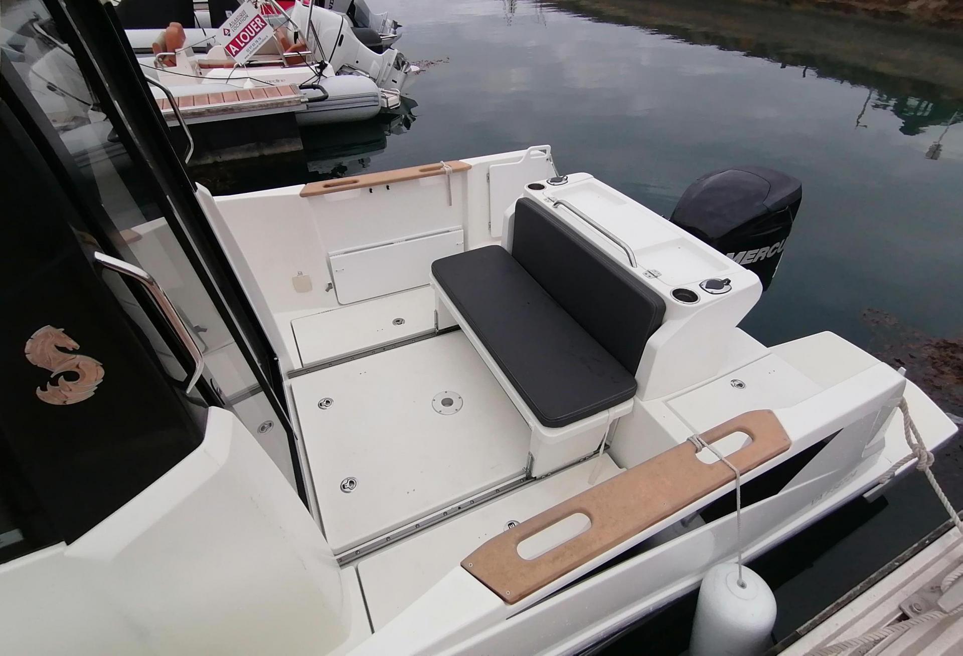 Bateau moteur BARRACUDA 7 2017 exterieur 6