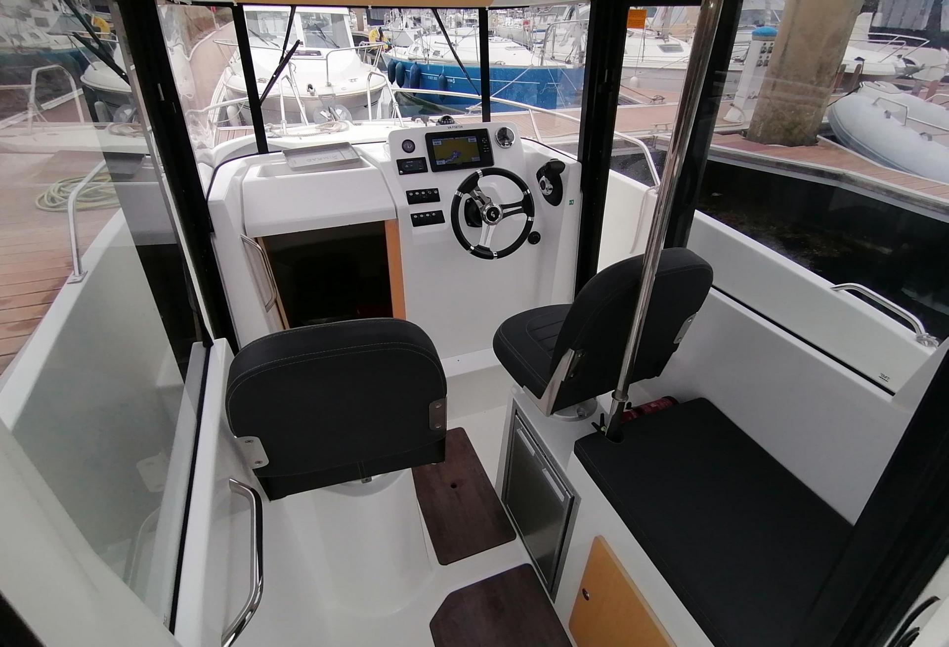 Bateau moteur BARRACUDA 7 2017 exterieur 11