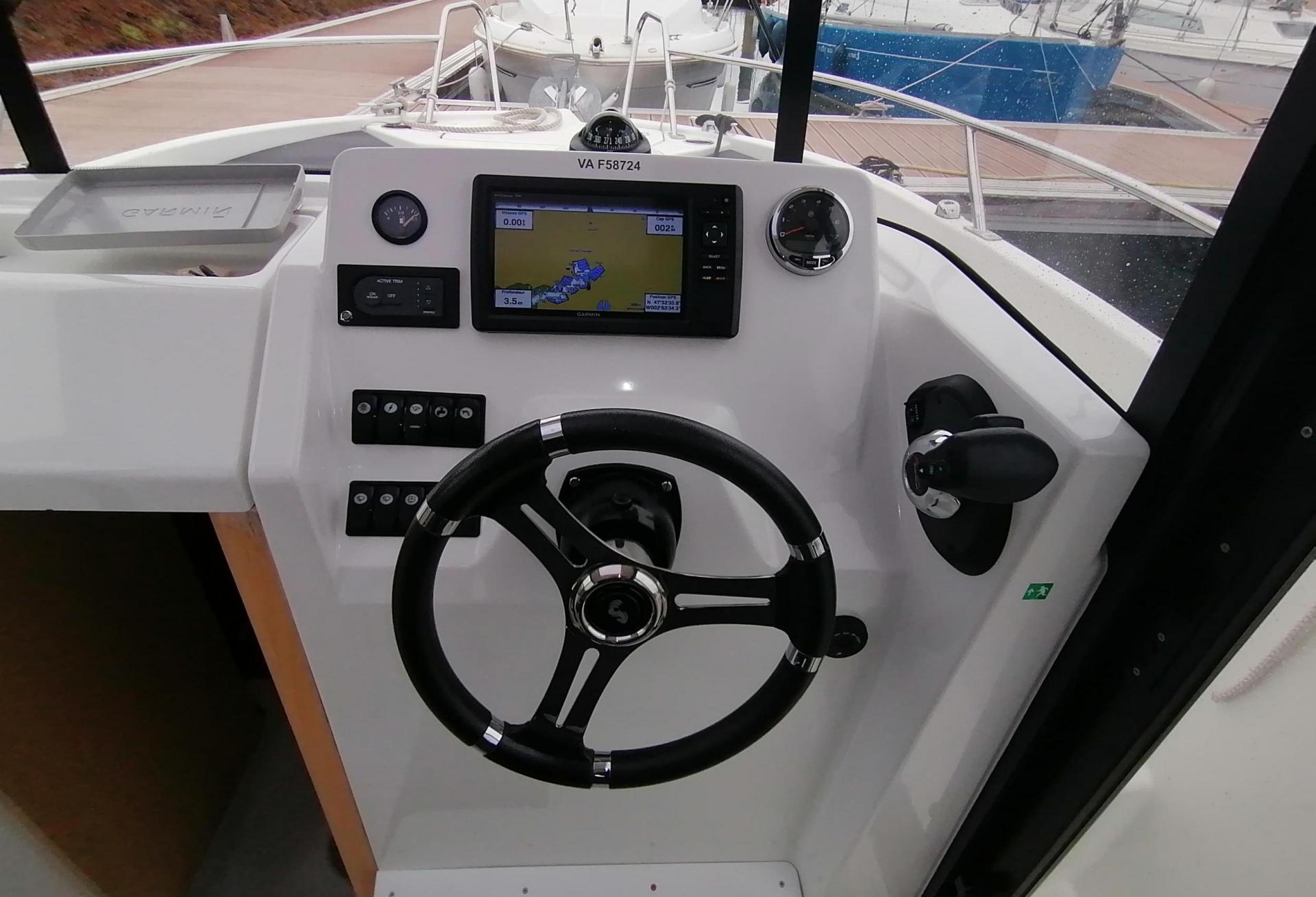 Bateau moteur BARRACUDA 7 2017 exterieur 14