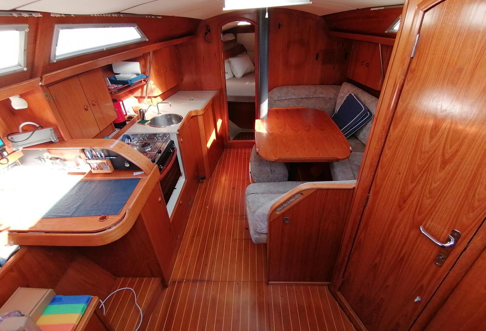 Voilier Jeanneau Sun Odyssey 33.1 1996 interieur 1