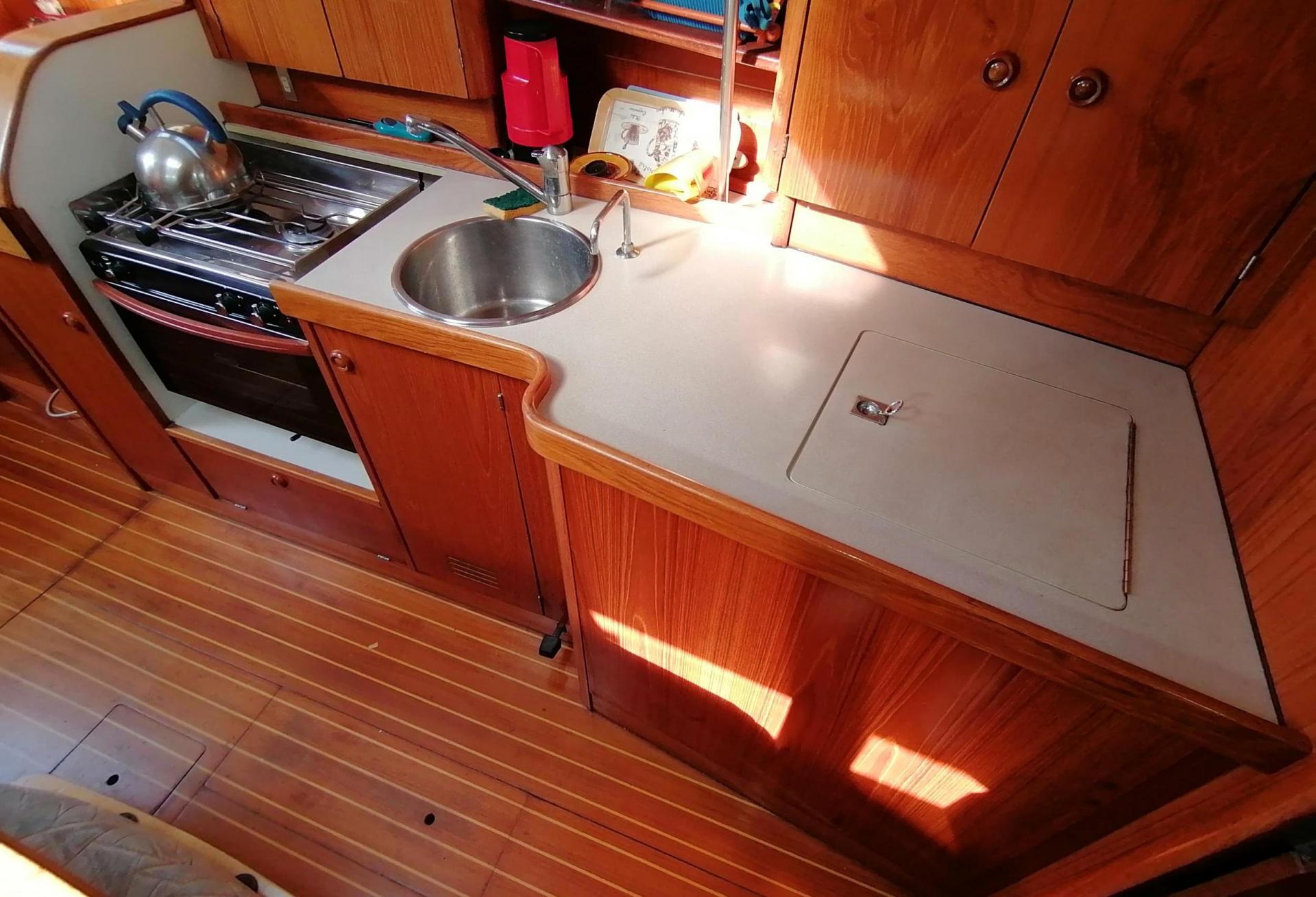 Voilier Jeanneau Sun Odyssey 33.1 1996 interieur 5