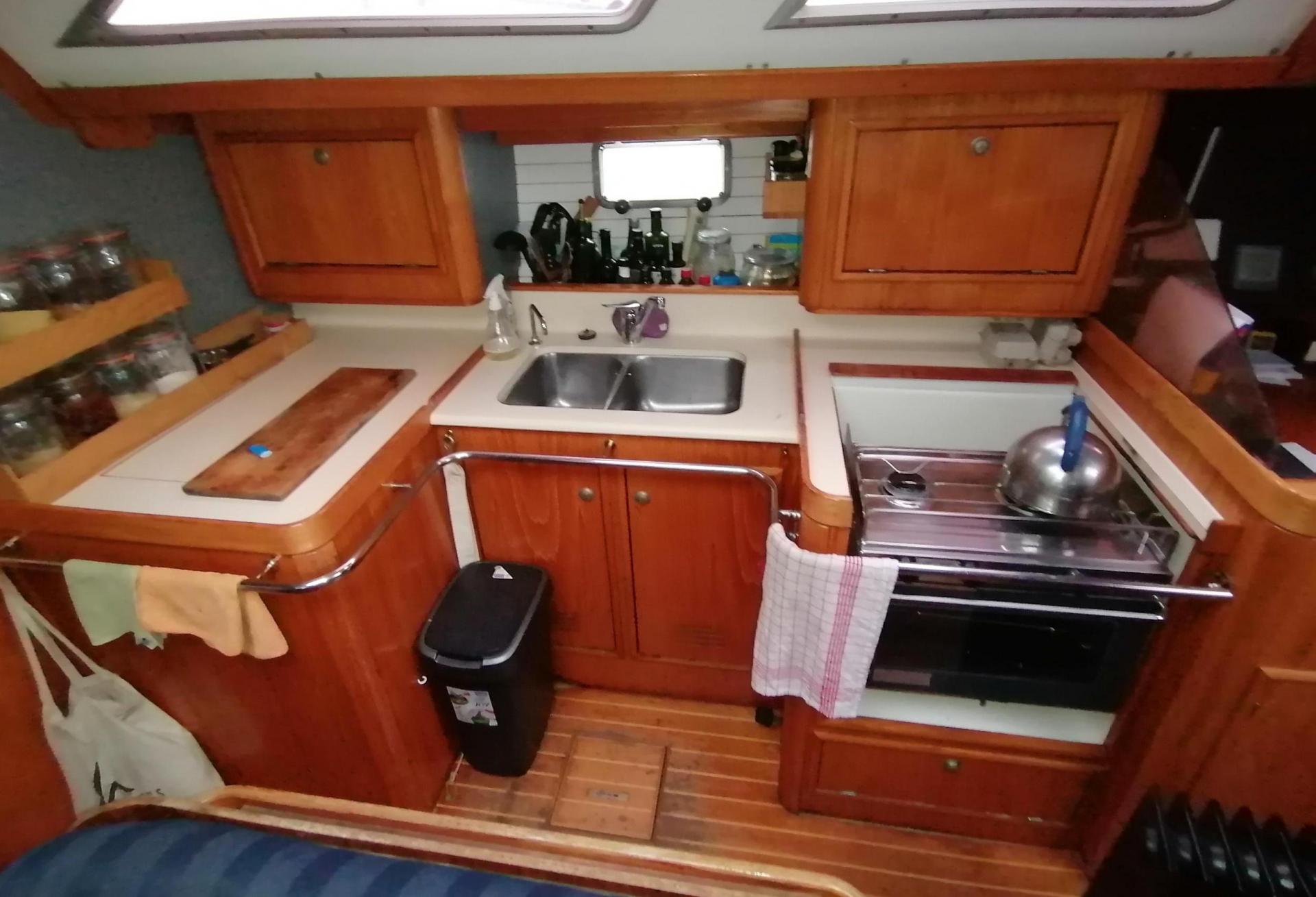 Voilier Jeanneau Sun Odyssey 44 1991 interieur 3